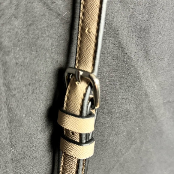 Guess Floral Crossbody Purse - Excellent Condition - Picture 10 of 12